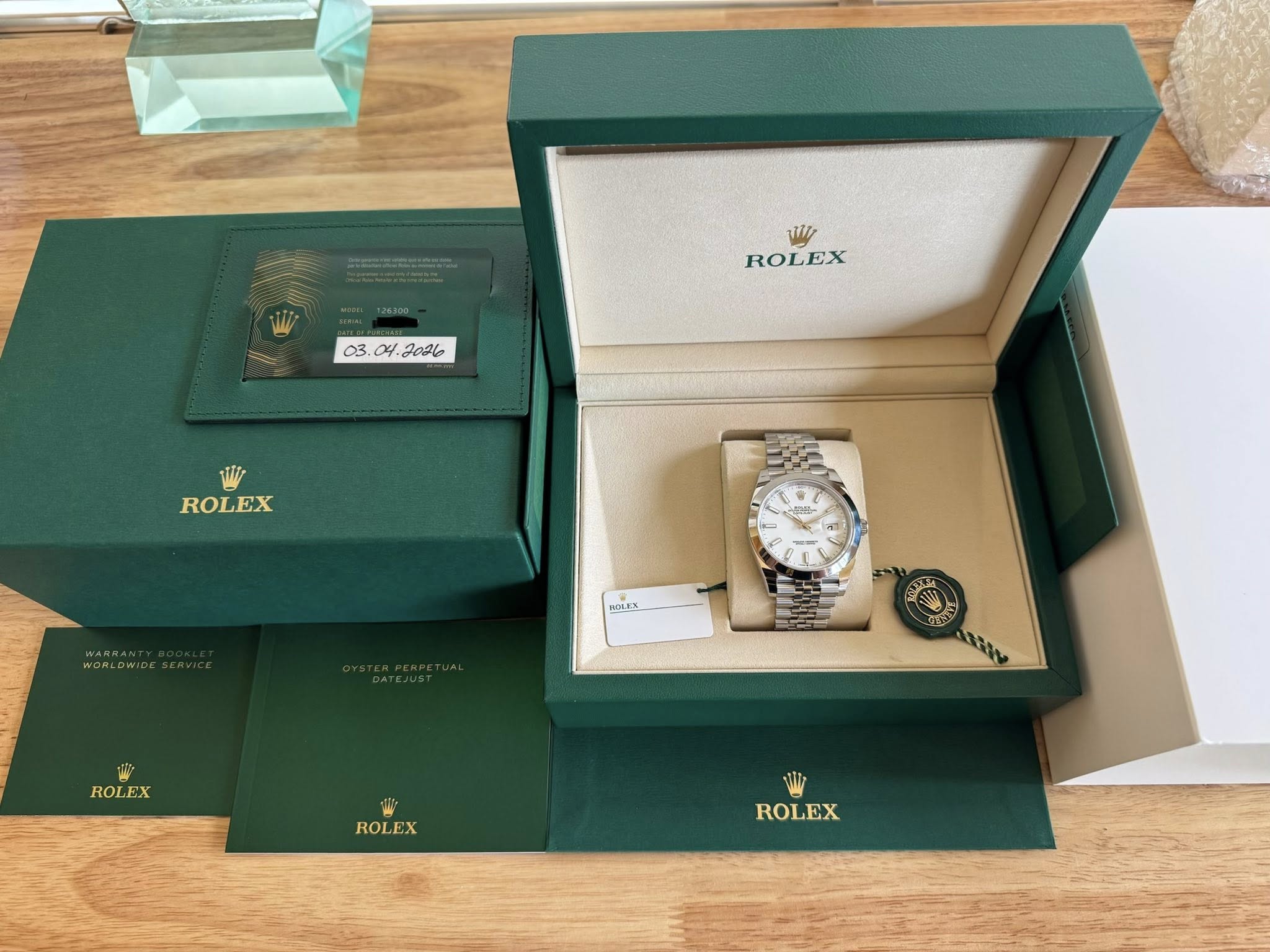 May be an image of wrist watch and text that says 'W ROLEX ip ROLEX HOLEX ROLEX 강원 MMV ROLEX ROLEX ROLEX'