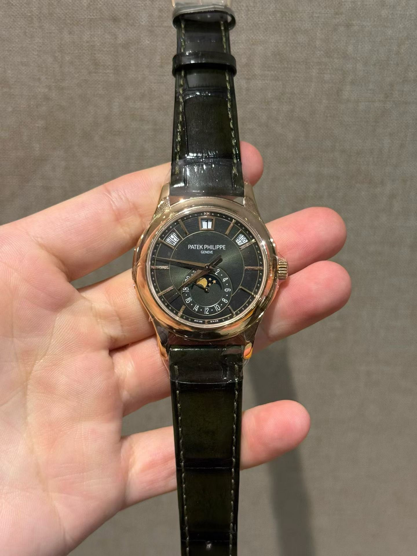 May be an image of wrist watch and text that says '떡방 PATEKP PHIL PHILIPPE PPE GENEVE と彩 Ge اه + 2. T တ တ පරී 4 50 ٥ •'
