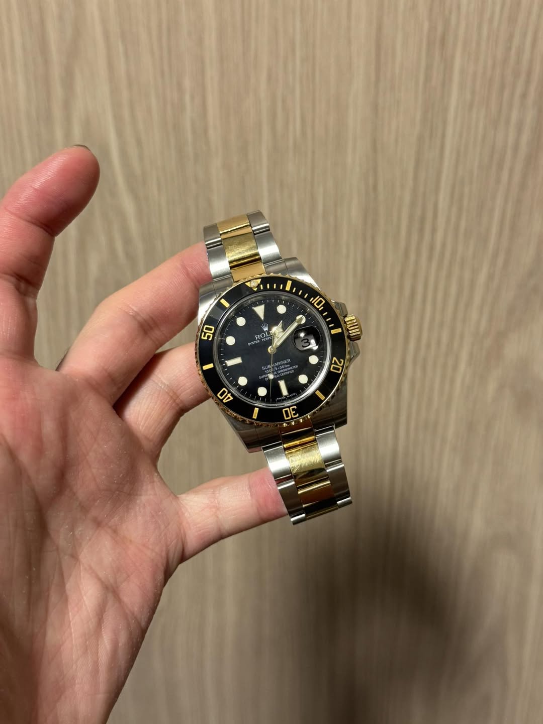 May be an image of digital watch and text that says 'ΛΟι 10 0 50 ROLT O1 I ባን RoT አስጣማ ככאת OLN N 20 E'