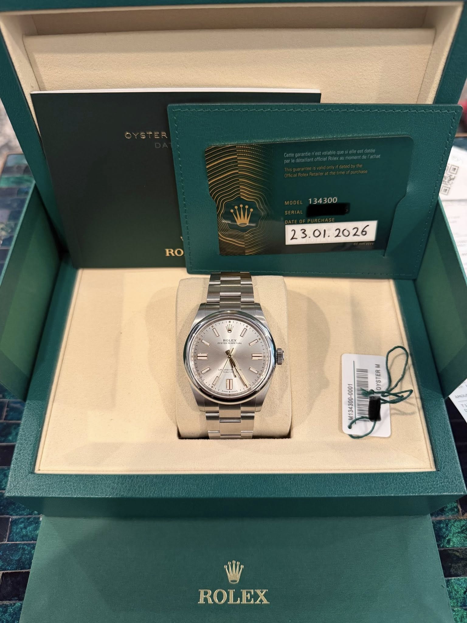May be an image of wrist watch and text that says '134300 RO CILEr ق i G4ET II ١1 W O M134309-00 MEA IIL ROLEX'