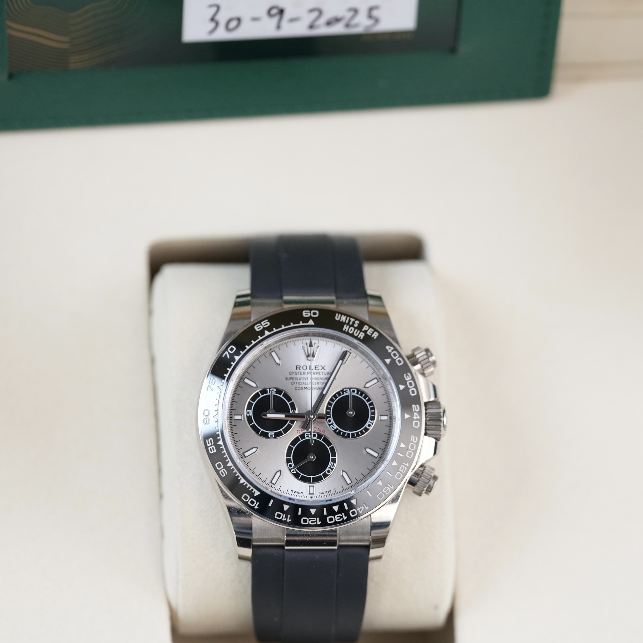 May be an image of wrist watch and text that says '30-9-2~ RO! ROLEX ተር SURERACTS - и UNITS หอบค PER 400 300 g 240 O E0 85 90 4 O 0 Νο 知 i:. ト み 之 120 DEL E อน င'