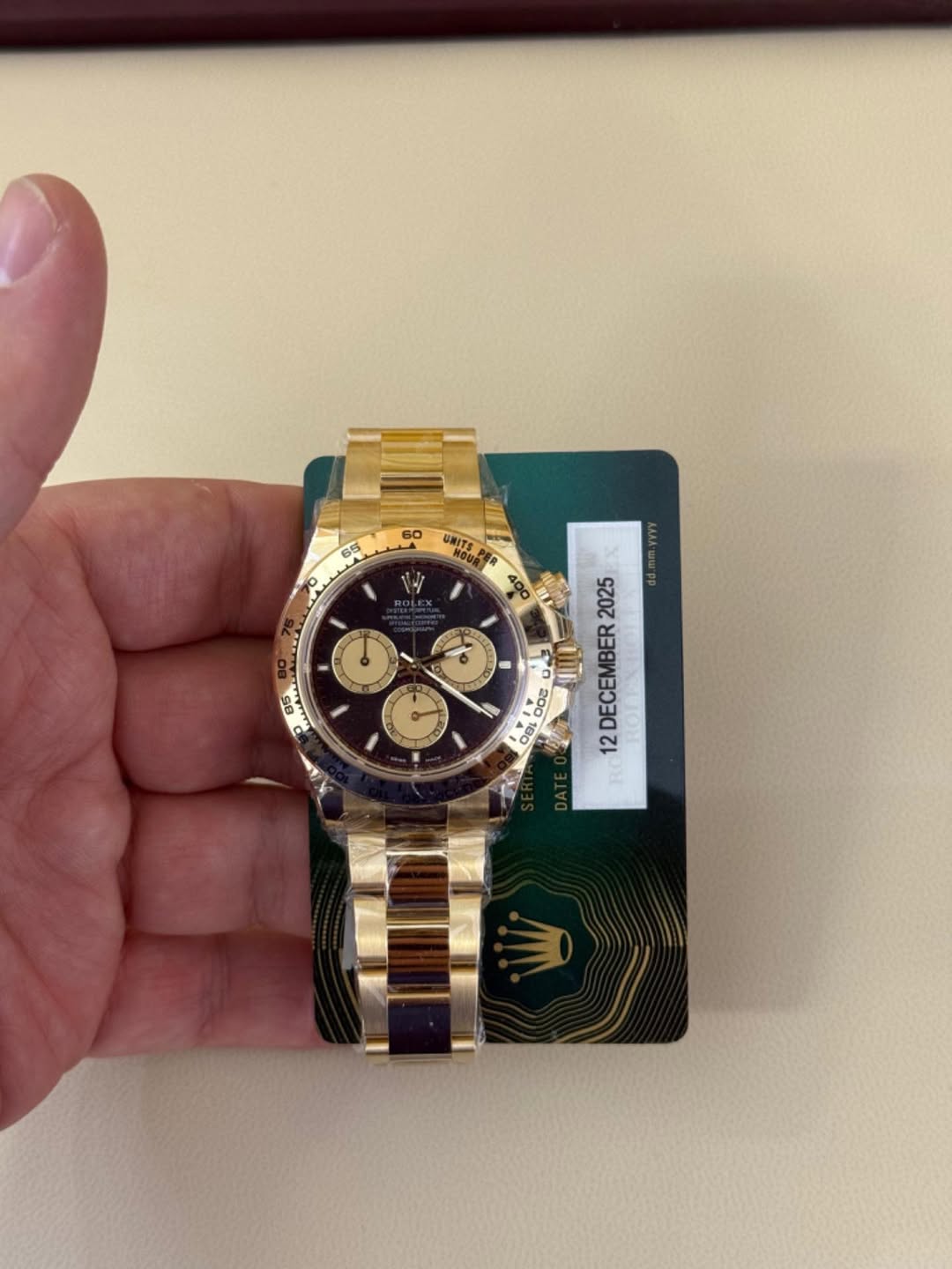 May be an image of wrist watch and text that says '60 65 SNITS 18 95 ه 2025 2DECEMBER မ OS D0S 180'