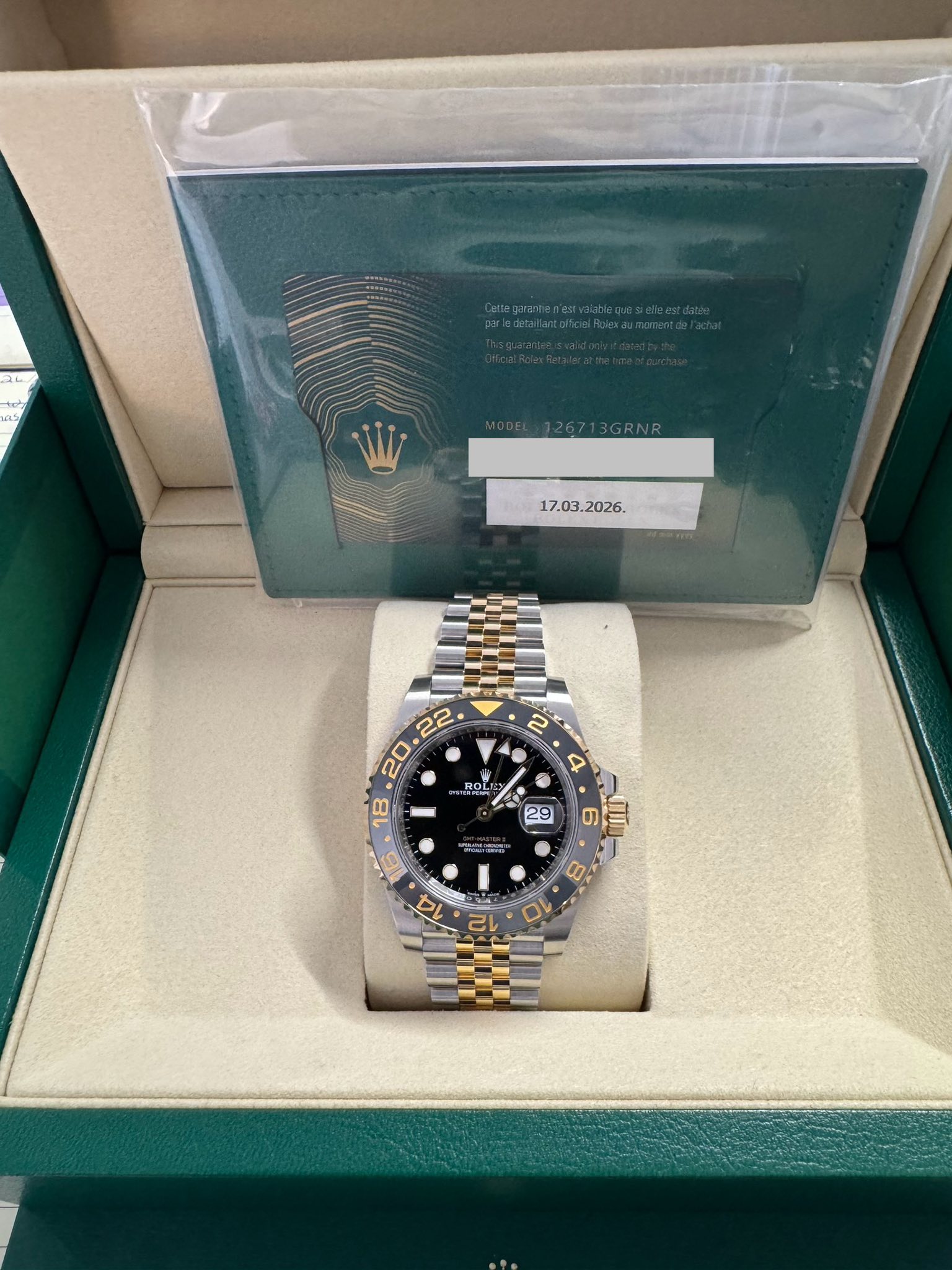 May be an image of wrist watch and text that says ' ROL ನಿನಾವವ 2 29 4 للالم - '