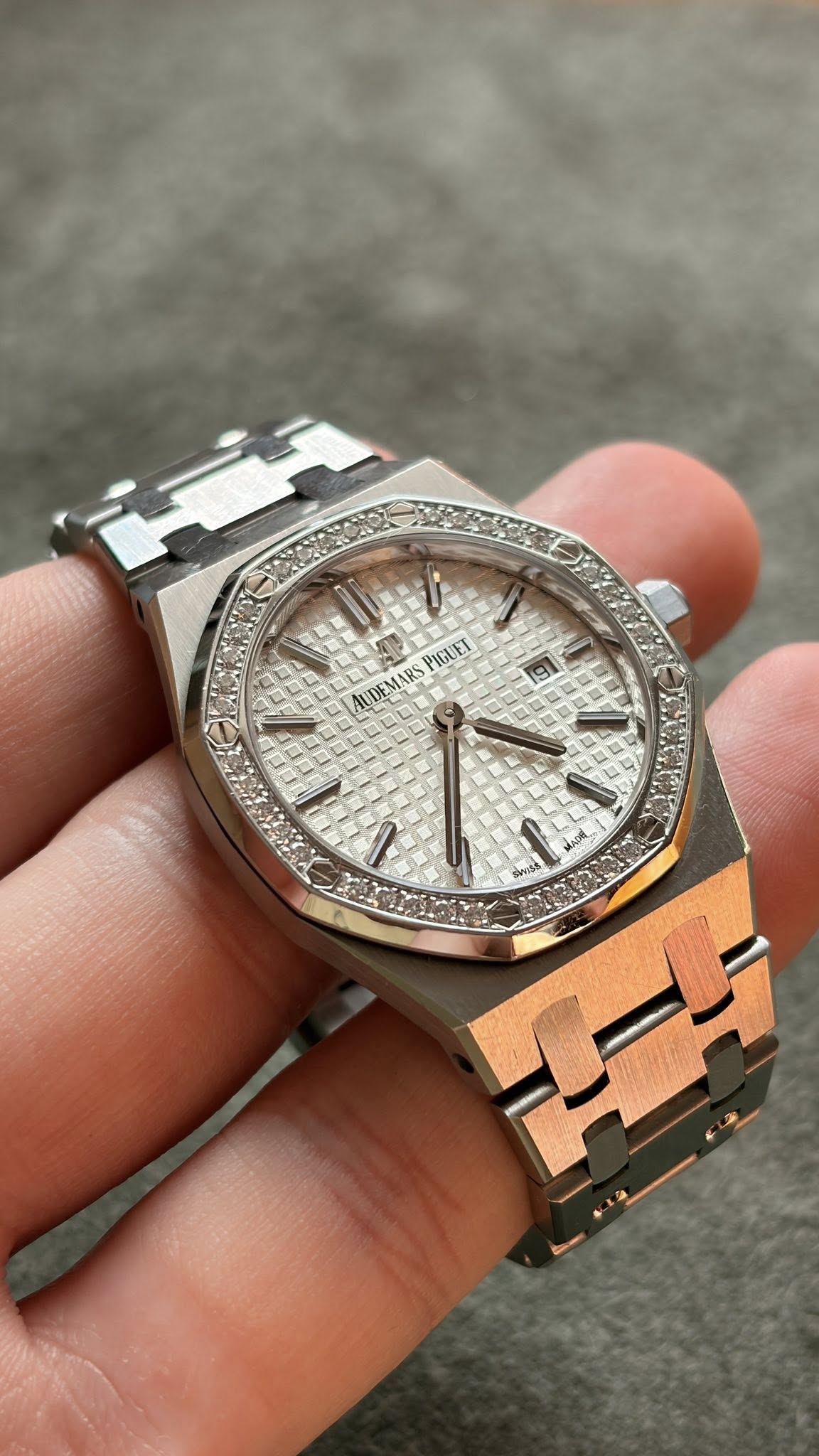 May be an image of wrist watch and text that says 'BL aL IUDEMARS PIGUET 91 - L A S'