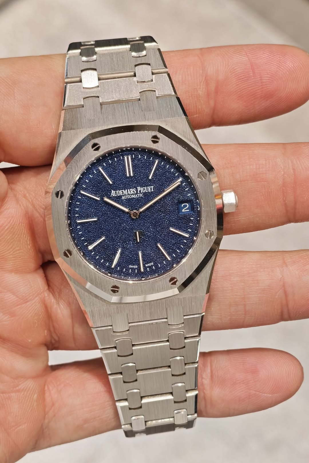 May be an image of wrist watch and text that says 'II AUDEMARS AUDEMARSPIGUET AUTOMATIC PIGUET 2 3 VADE SW (T'