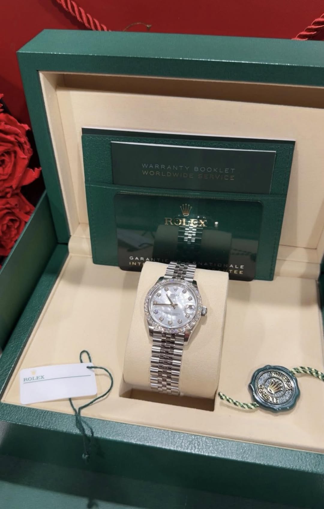 May be an image of wrist watch and text that says 'OLCY GAR 1 Tn ل 4 ክ น မ I هم ROL ROLEX Set'