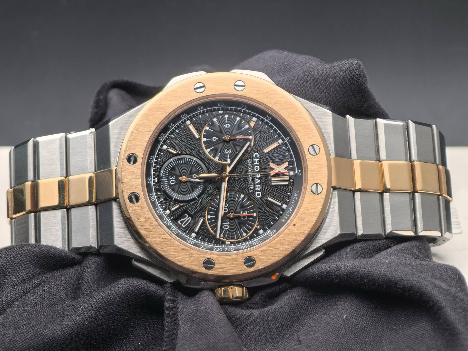 May be an image of wrist watch and text that says 'OOL و ဗ G ና تى σε อ Θ RONORETER CHOPARE XII 60 TACHYMETE 0 00 0 PT C 10 x و 20 140 平衛'