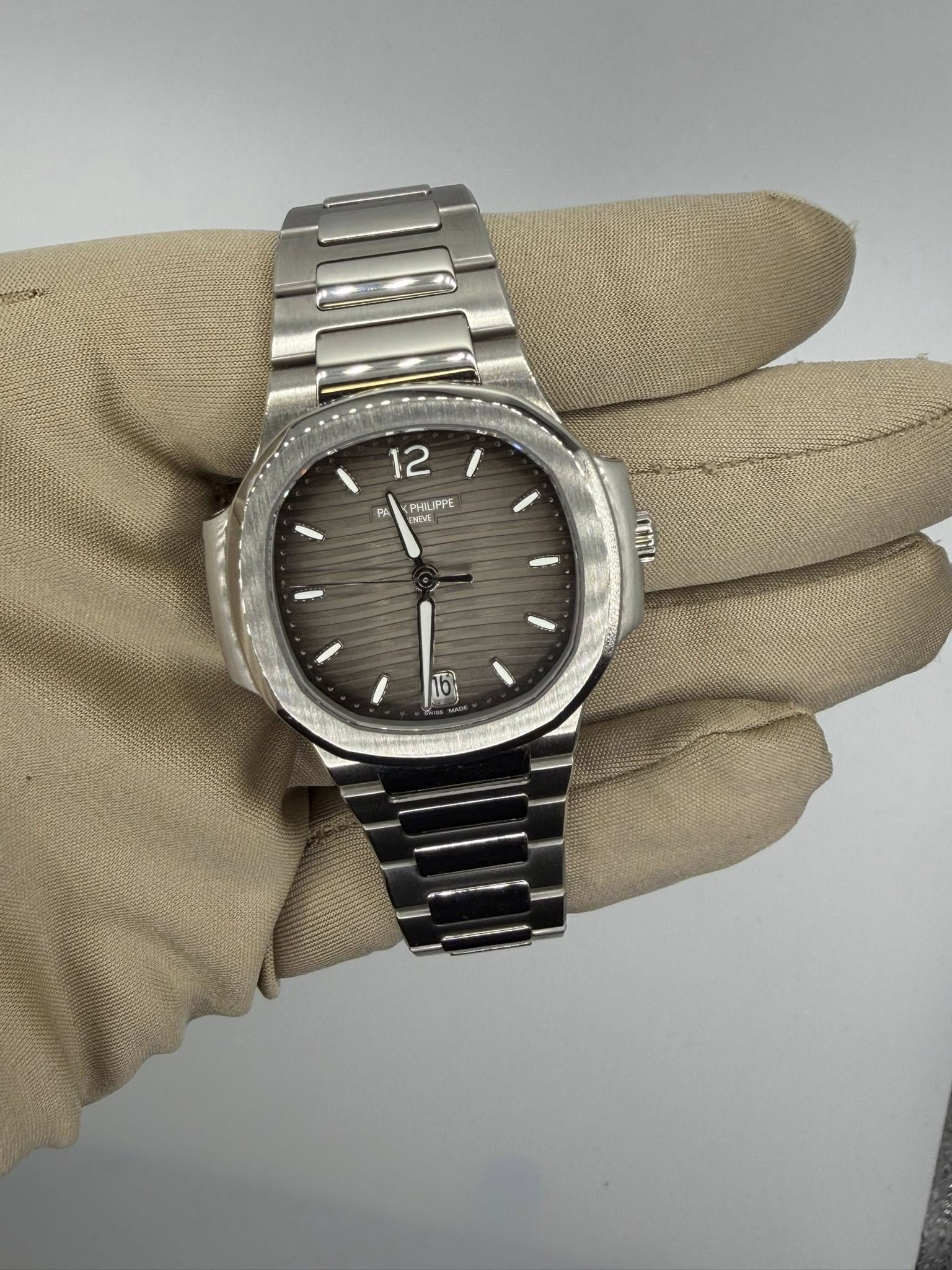 May be an image of wrist watch and text that says 'ه 3 12 PK PA PHILIPPE PHILIF e ENEVE rmu T6'