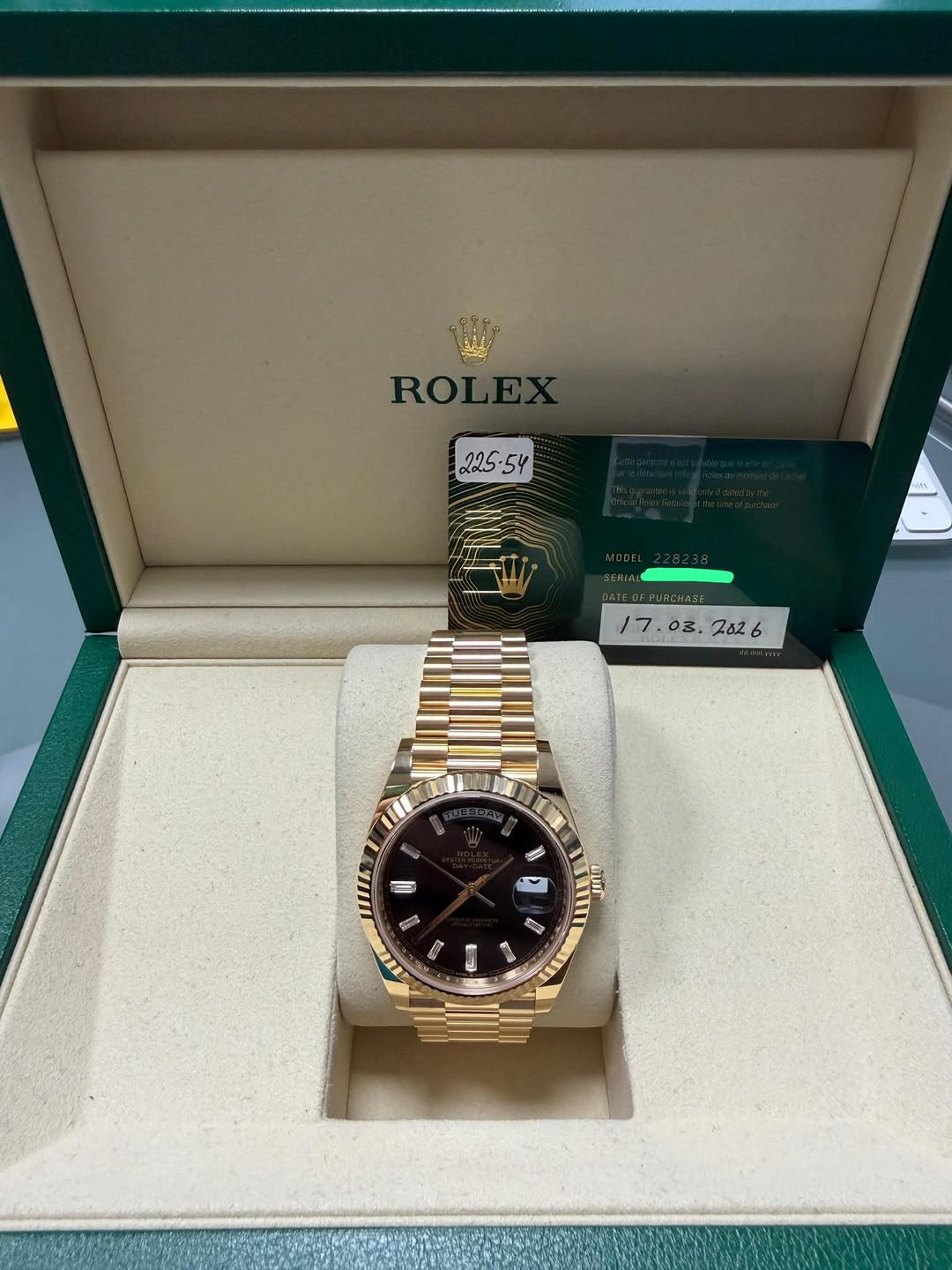May be an image of wrist watch and text that says 'RO 2ds 225-54 pa /7 /7.03. S वজর'