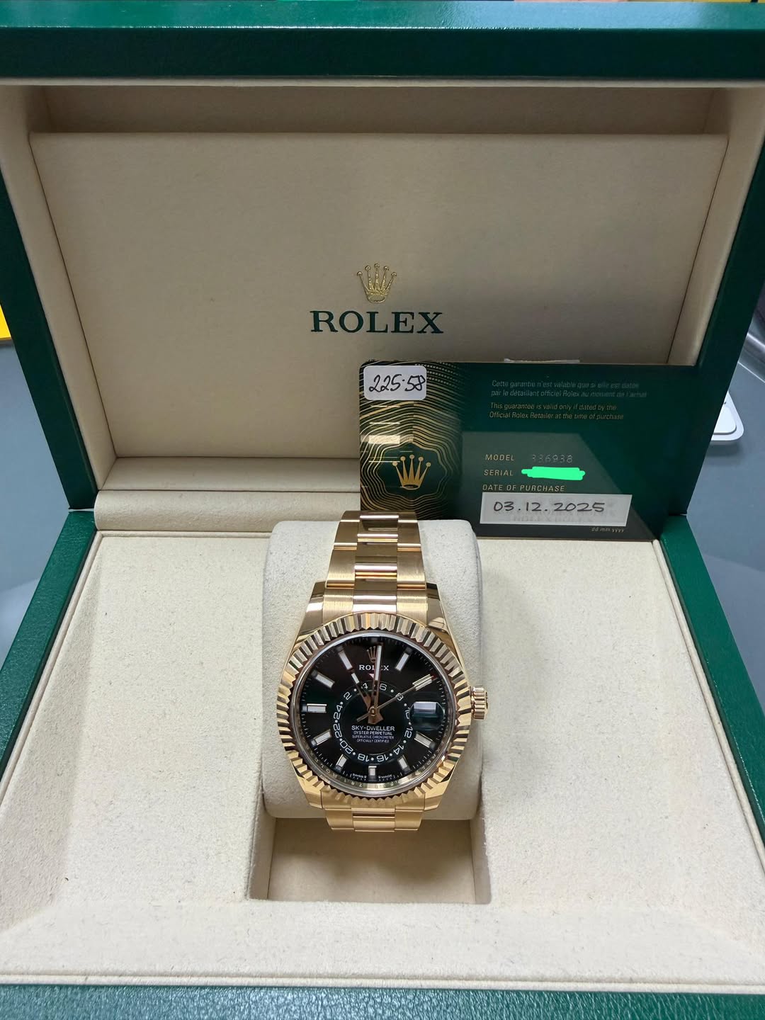 May be an image of wrist watch and text that says 'ROLE 225:58 225 MOULL D3 지 th • I EN A t S0 S + S'