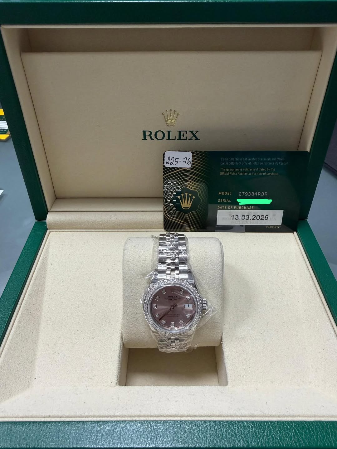 May be an image of wrist watch and text that says 'ROLE IECFPINCHASA HMARE . S 4 or 1 I ar'