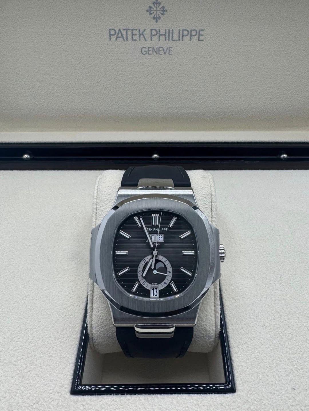 May be an image of wrist watch and text that says 'PATEK PATEKPHILIPPE PHILIPPE GENEVE TI EKPH KPHLIP FPE SEP SEP I ፀ '
