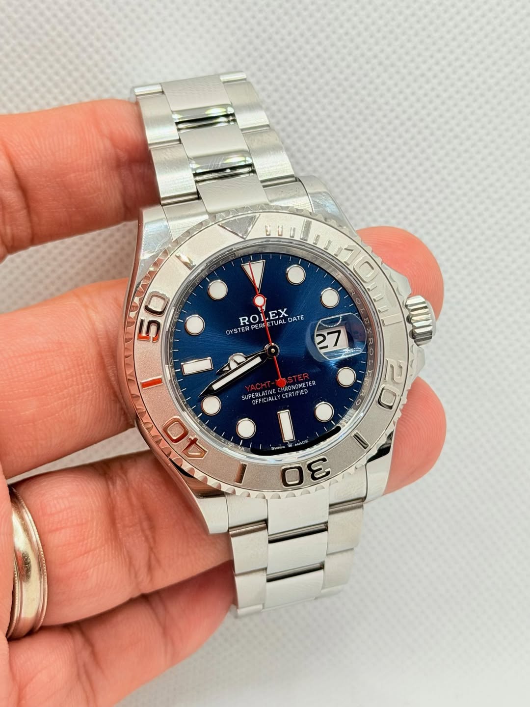 May be an image of wrist watch and text that says 'L 50 5 ٢ ROLEX ETUAL DATE OYSTERPER TERPERFETURL ROLEDAT PER FET 5ง 27 ONCNETER NPERLATW VEC ATIFIE FEICIALLY R 널 HKA TE 30 3 3'