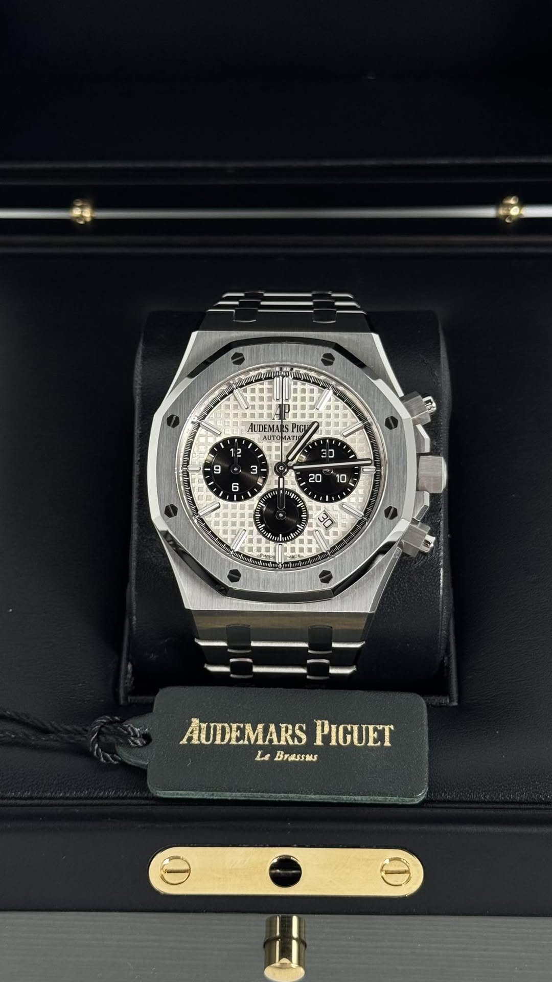 May be an image of wrist watch and text that says 'H 重 UDEMA P1G 1.2 1 ን ት 30 0 9 (a C _ 6 E - 책 go4 OHE 20 1D tge 中 開糖 ニニーニ AUDEMARSPIGUET AUDEMARS PIGUET Le Brassas'