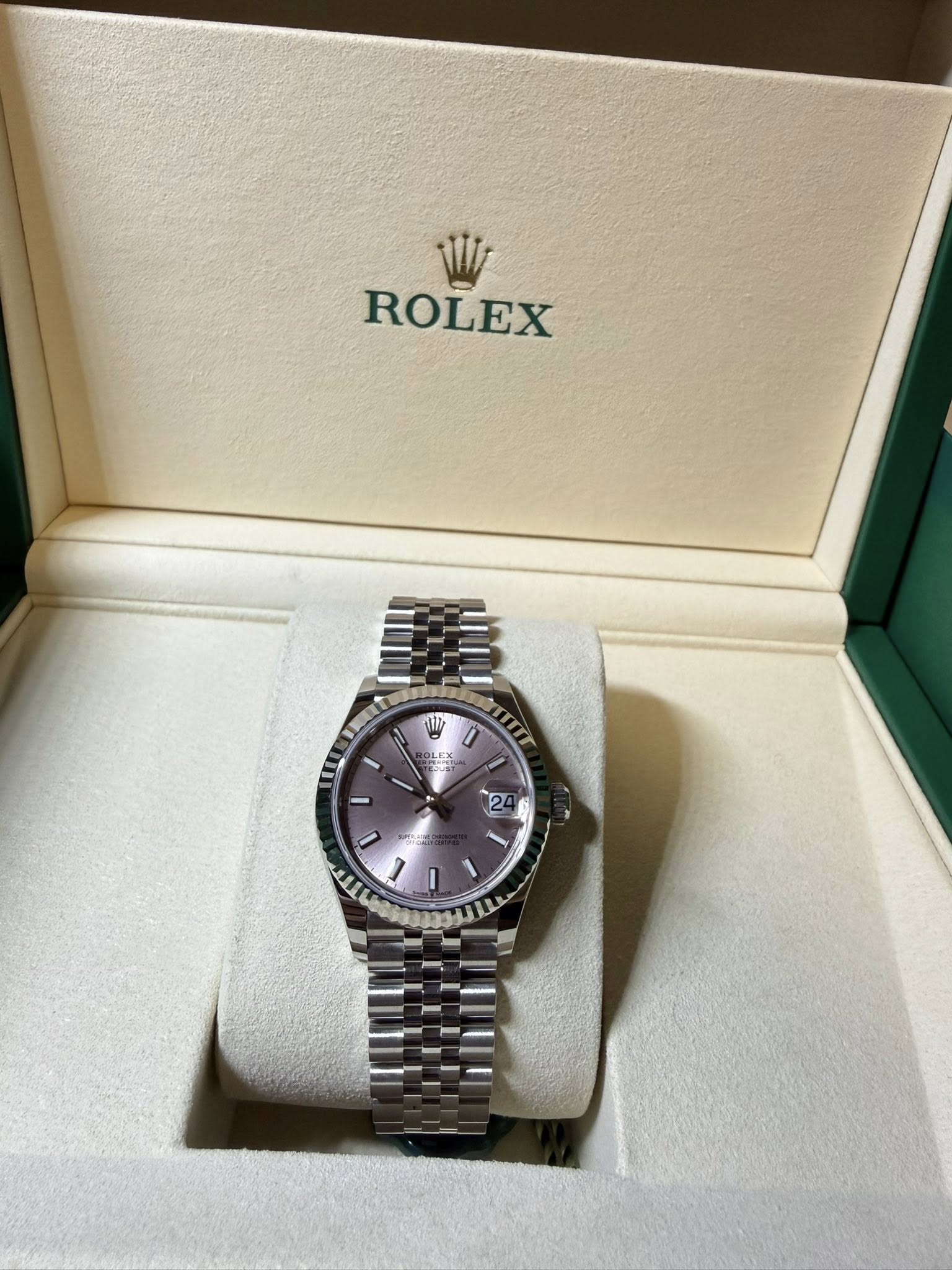 May be an image of wrist watch and text that says 'W ROLEX OLES ١ p 20 U'