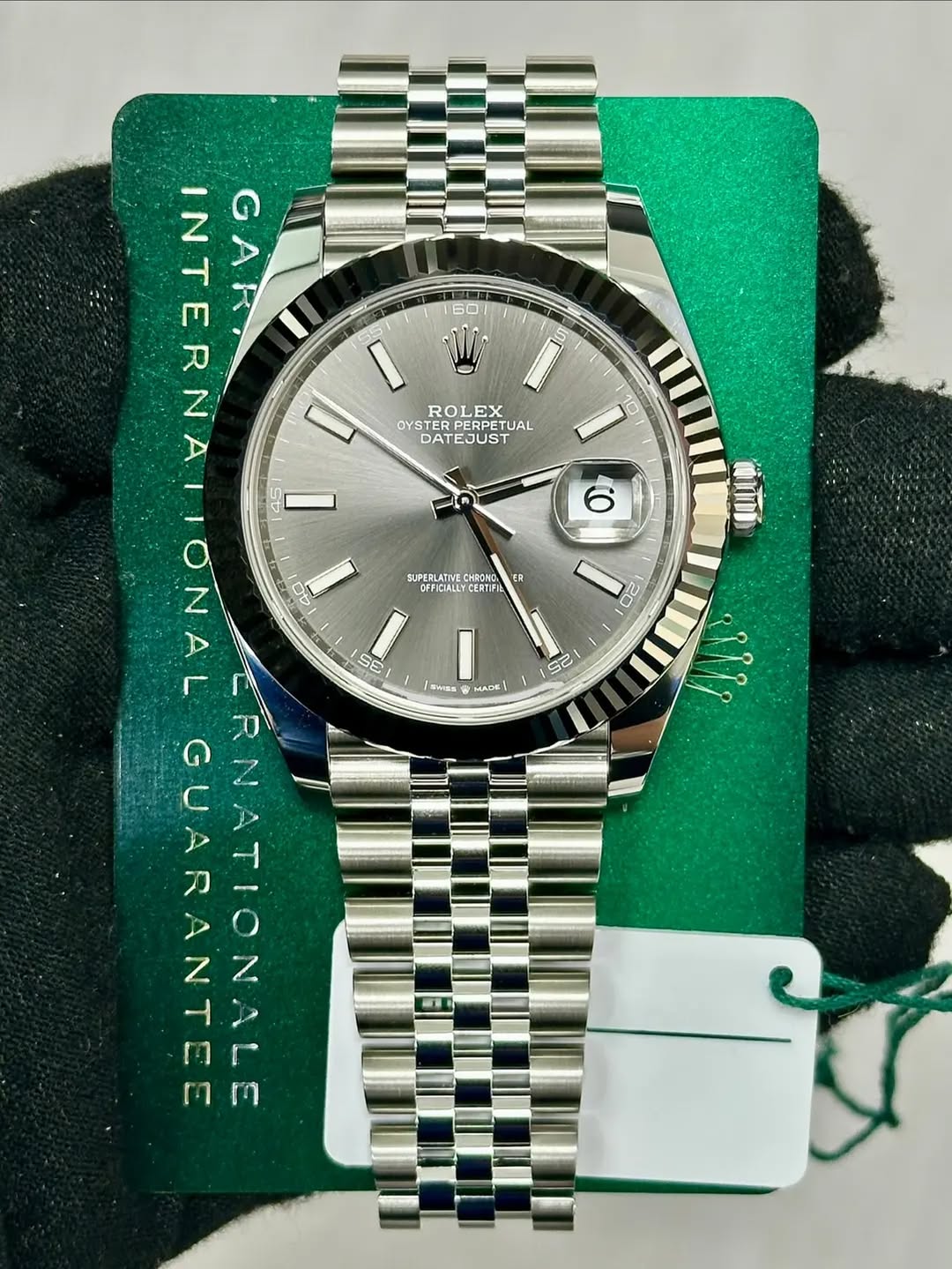 May be an image of wrist watch and text that says '60 W ROLEX ROL EX OYSTER OYST ERP TERPERPETU DATEJUST ERPETUAL 10 6 SUPERLATINE ER OFFICUALLYCERTFI CERTFIL 20 開本商は HA6E 25 ផ…