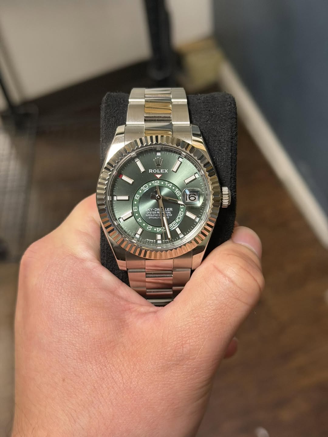 May be an image of wrist watch and text that says 'ROLEX ኩ 造的 LN NRB ه 03 C C ኞ Di ቶሞክ'