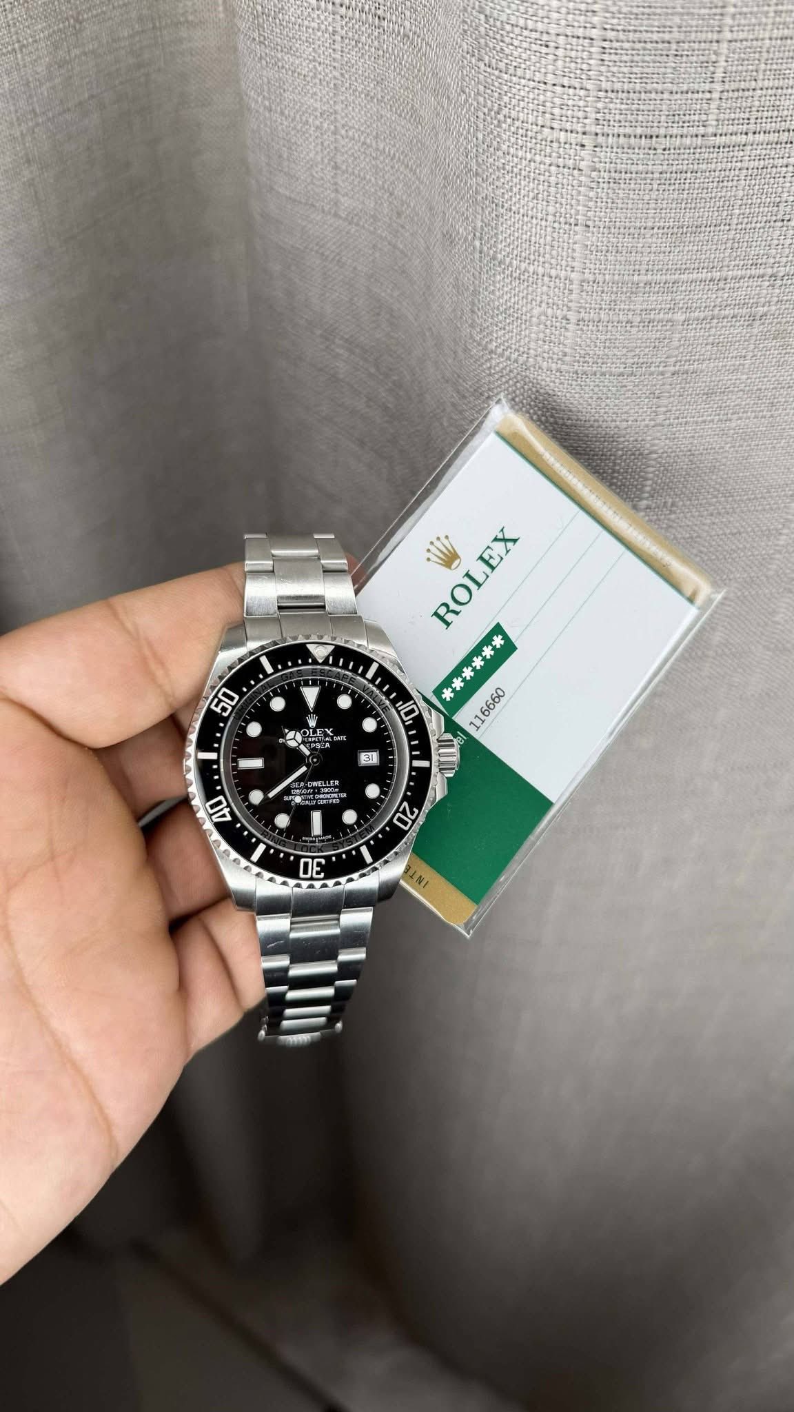 May be an image of digital watch and text that says '50 P ROLEX *本**** , S3 40 20 3E ®'
