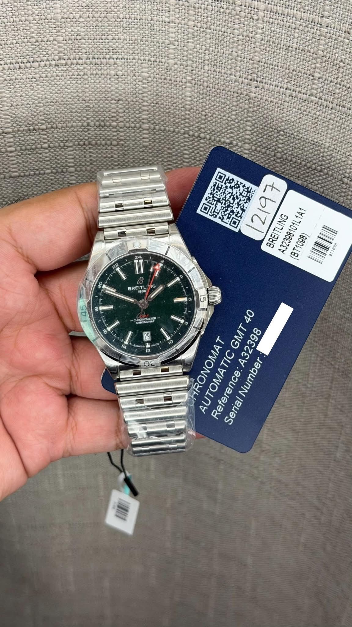 May be an image of wrist watch and text that says ' BREITLING A32398101L 323881Ο (BT1098) A1 BRE BREGA STI0N 45 St7 15 WI O 29 4g 00 40 T GMT A32398 RONOMA TIC AUTOMAT Reference…