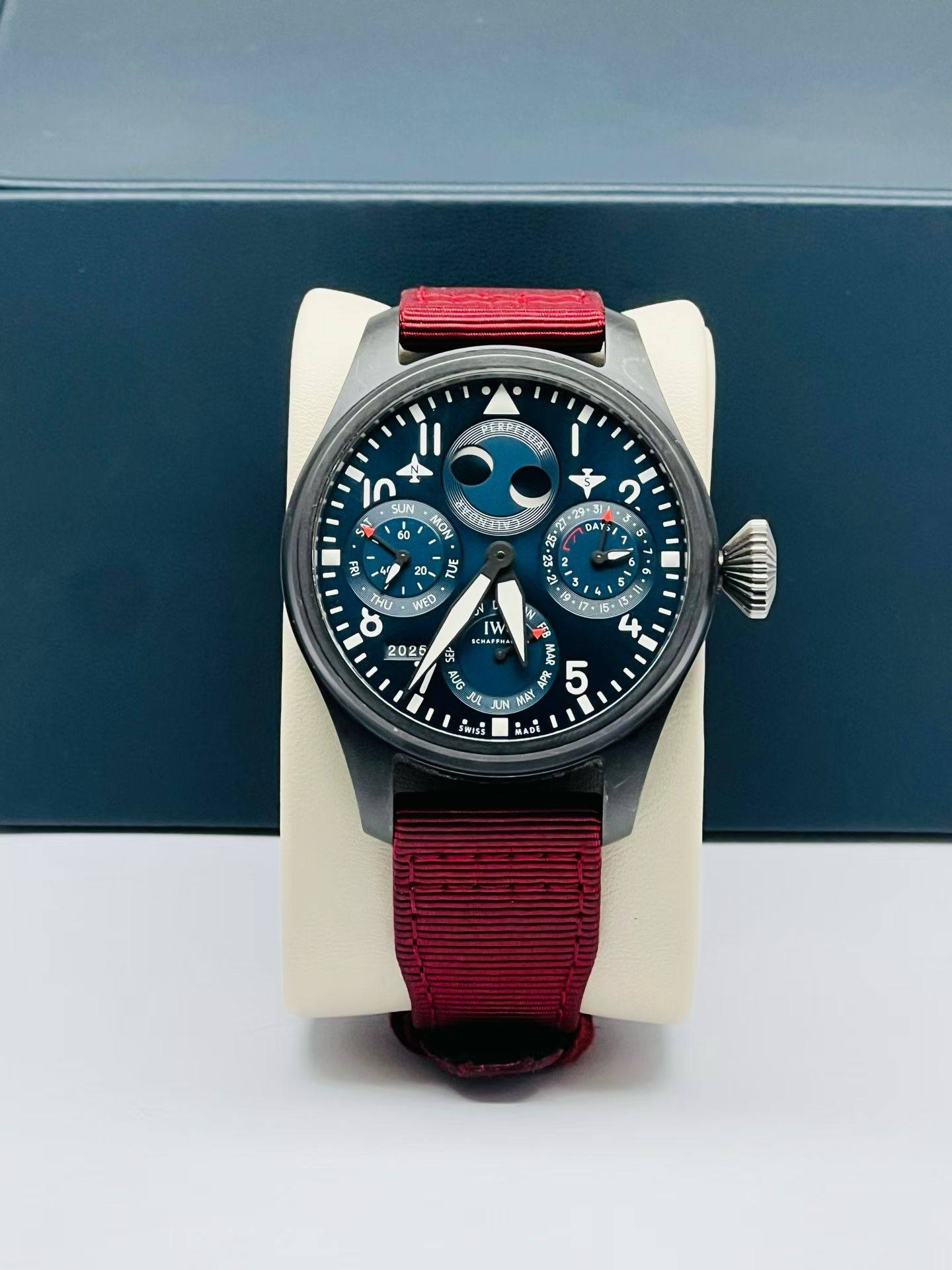 May be an image of wrist watch and text that says '島 n SUN ل.ن pAYiA ዝቅማ 04 20 20 UE ज HU We a E 1 W V W CHAFEAN 2026 + ጥር APR $ ត 5 JU SWISS MADE'