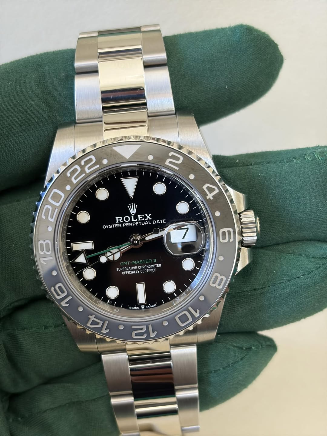 May be an image of wrist watch and text that says ' ROLEX ROL OYSTER OYSTERPERPETUALDATE TERPERPETU PERPE TUAL DATE 7 4 6 WIIII CCKo SUPERLAT SUPE CHRONCMETER METER YCERTFIE ED…