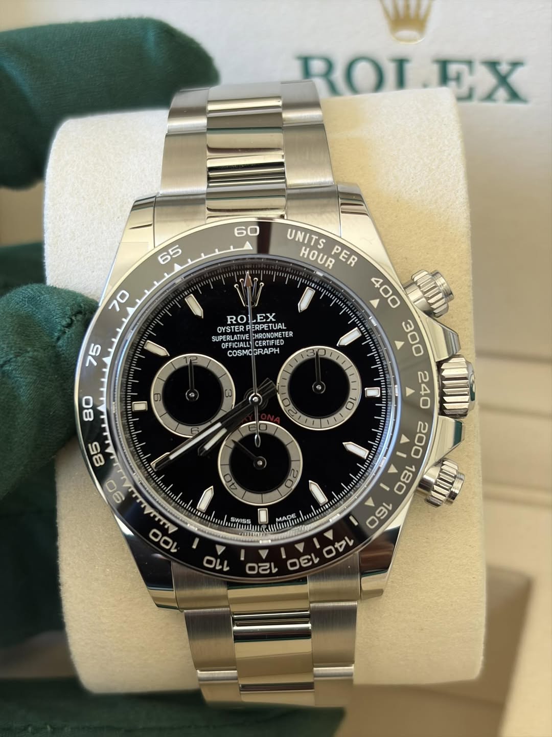 May be an image of wrist watch and text that says 'ROLEX EX ROT 60 65 70 ROLEX EX OYSTER ERPETUAL OYSTERPERPE PERPETUAL ERPETUPE HRONGNETE SUPERLATIWE OFFICIALL1/CERTIFIE…