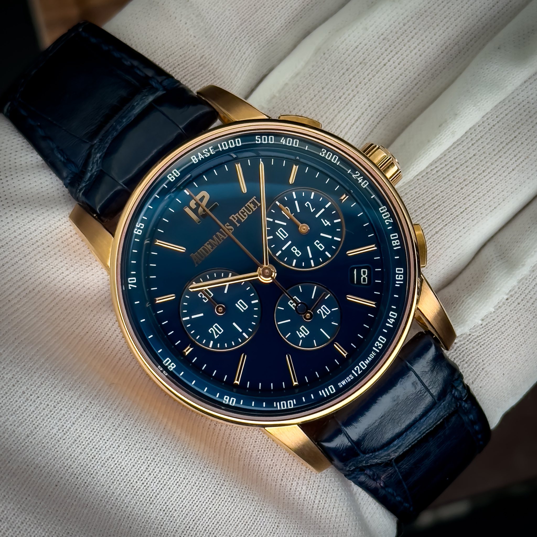 May be an image of wrist watch and text that says ' BASE 60 19 PIGUET و ن 사 5 ١ ٥ DO 年 0か 30 20MADE SWISS 110 80 bU 100 100''