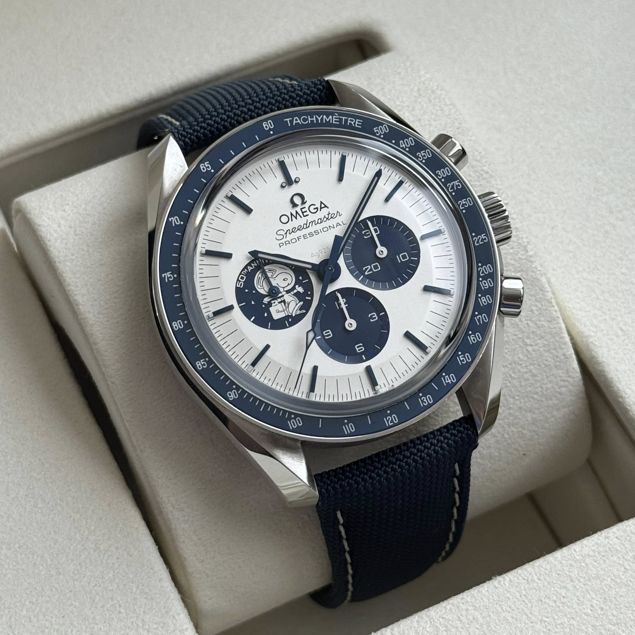 May be an image of wrist watch and text that says '60 TACHYMETR TRE . Sreadmaster SPRRAmINAN OMEGA PROFESSIONA Cecodmanten IONAL ONAL Agp25 2 15. 5O יוייןייןזה PO 80. 200 1g0…