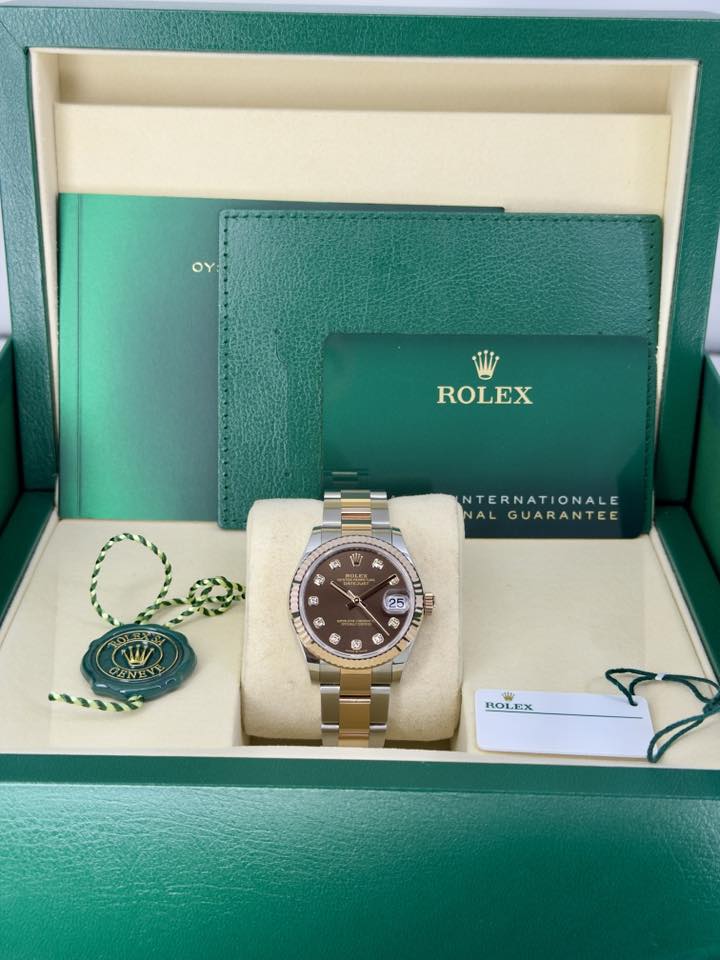 May be an image of wrist watch and text that says 'OY ROLEX NTERNATIONALE NAL GUARANTEE 南 શ 반산스스트 사트 30 25 K 日 な ENENE 國 5 ROLEX'