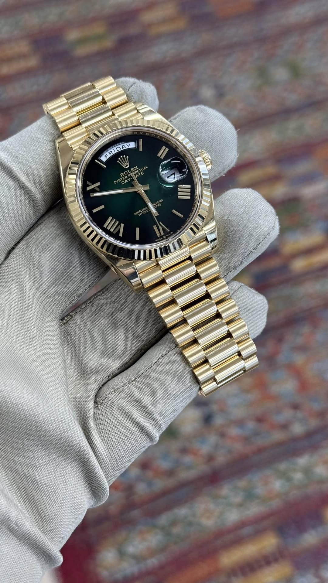 May be an image of wrist watch and text that says 'FRIDAY IIII 00000000 II V'