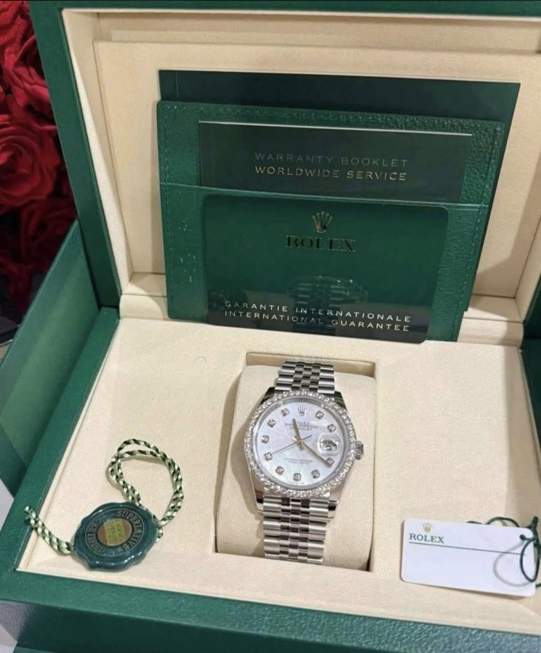 May be an image of wrist watch and text that says 'INTERNATIO NTERNATIANTERNATIONALE ANTIE NTERNATIO RNATIONALE GUARANTEC ن D 4 4 54 1a A O မံ o সমসर ROLEX'