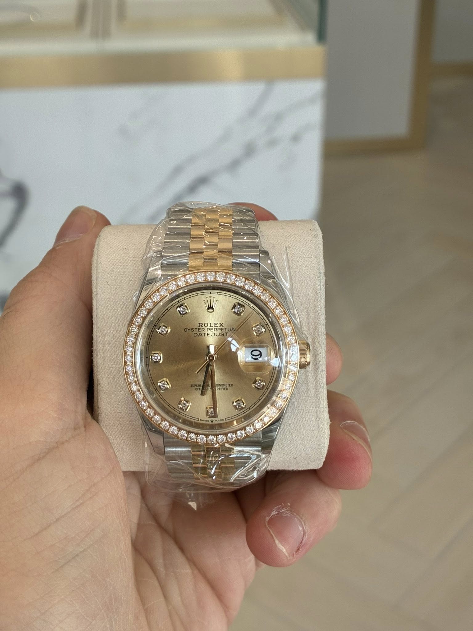 May be an image of wrist watch and text that says 'E ደታ ፍንታ ROLEX ROL ROLEX LE TEJUS - อง 9 EP'