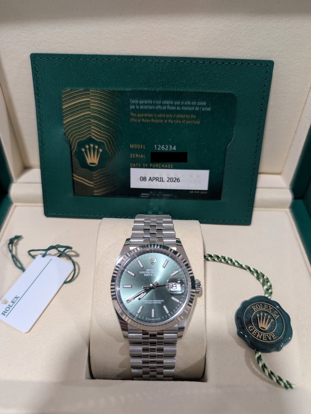 May be an image of wrist watch and text that says ' APRIL APRIL2026 2026 客持ん ROL 取口式 DATES EX ROL RO L 8 E QUI'