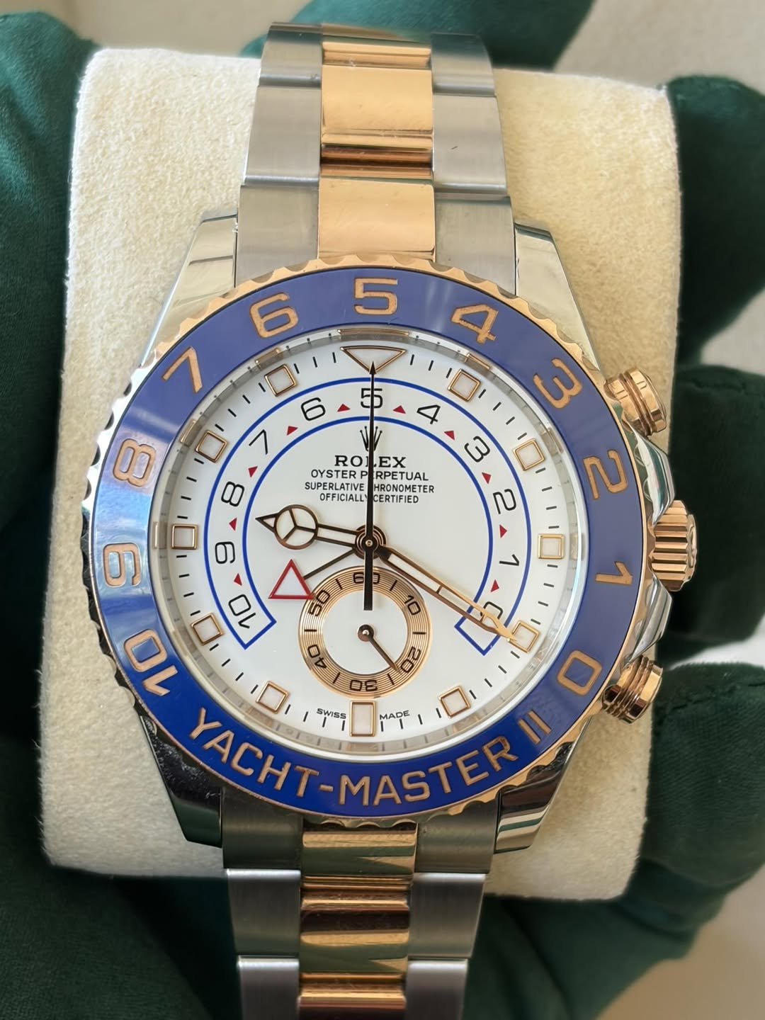 May be an image of wrist watch and text that says ' B יםי 7 8 W ROLEX RO LEX OYSTER RPETUAL SUPERLATIVE SUPERLATINE HRONOMETE HRONOMETI OFFICIALL SUPFFICTALLEPHTER CERTIFIED…