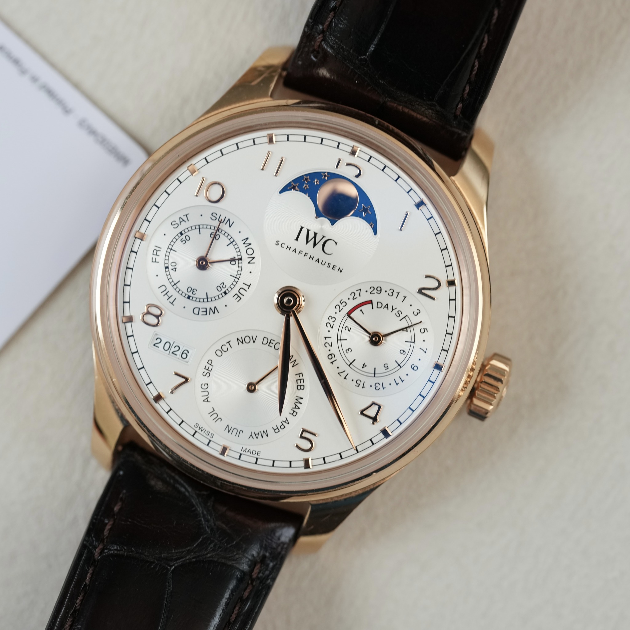 May be an image of wrist watch and text that says 'SsecDIn ب t0 SAT SWN 50 0 FRI MON SCHASFHAUSEN IWC 사대T Ba U xrrts TUE 0 MEE 2026 OCT NOV DEC ٣ ك AUG SEP አረ FC JUe Ψν SWIS5…