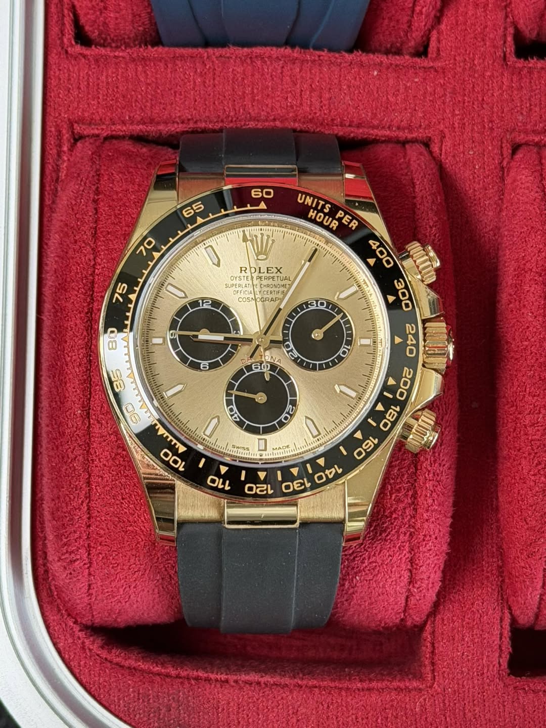 May be an image of wrist watch and text that says ' ROLEX OYSTE PERPETUAL CERCA CFFICIAL CRONSE CESTIEE COSM OSMOGRAP GRAP 0 12 0 8D D 6 ONA ਸ UNITS HOUR PER ER 和時 ١ 4C 20 100 1…