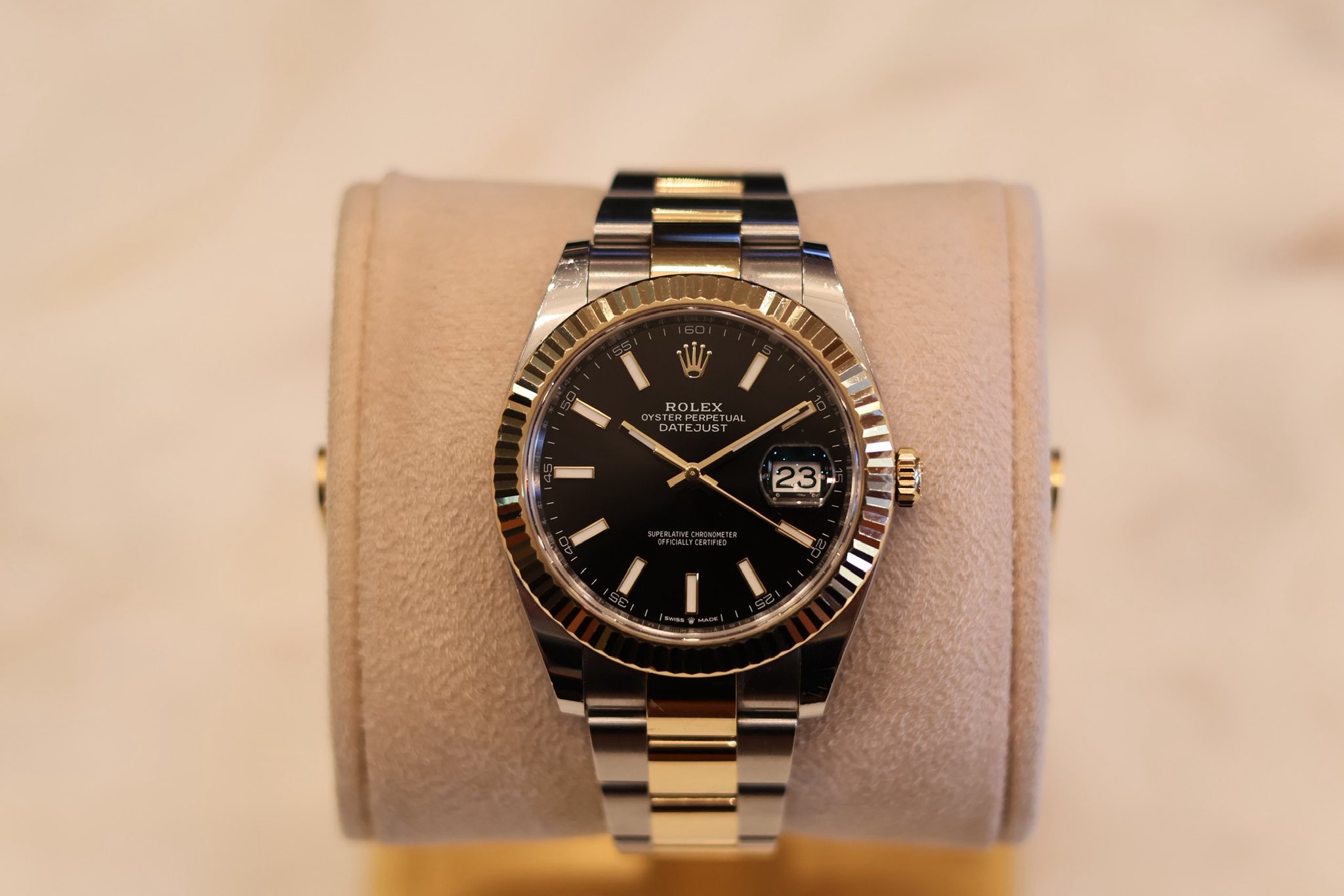 May be an image of wrist watch and text that says 'Wi ROLEX ZX 23 M d E ග் 知'