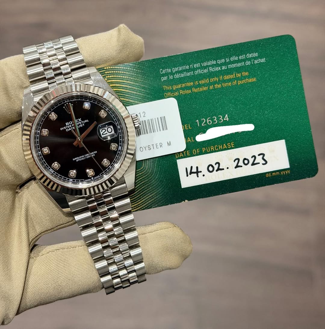 May be an image of wrist watch and text that says 'garantie detaillanit officiel Rolex moment de achat nl'est vaiable 8 elie est datée Cette Cettegarantie pat Thisguarantee…