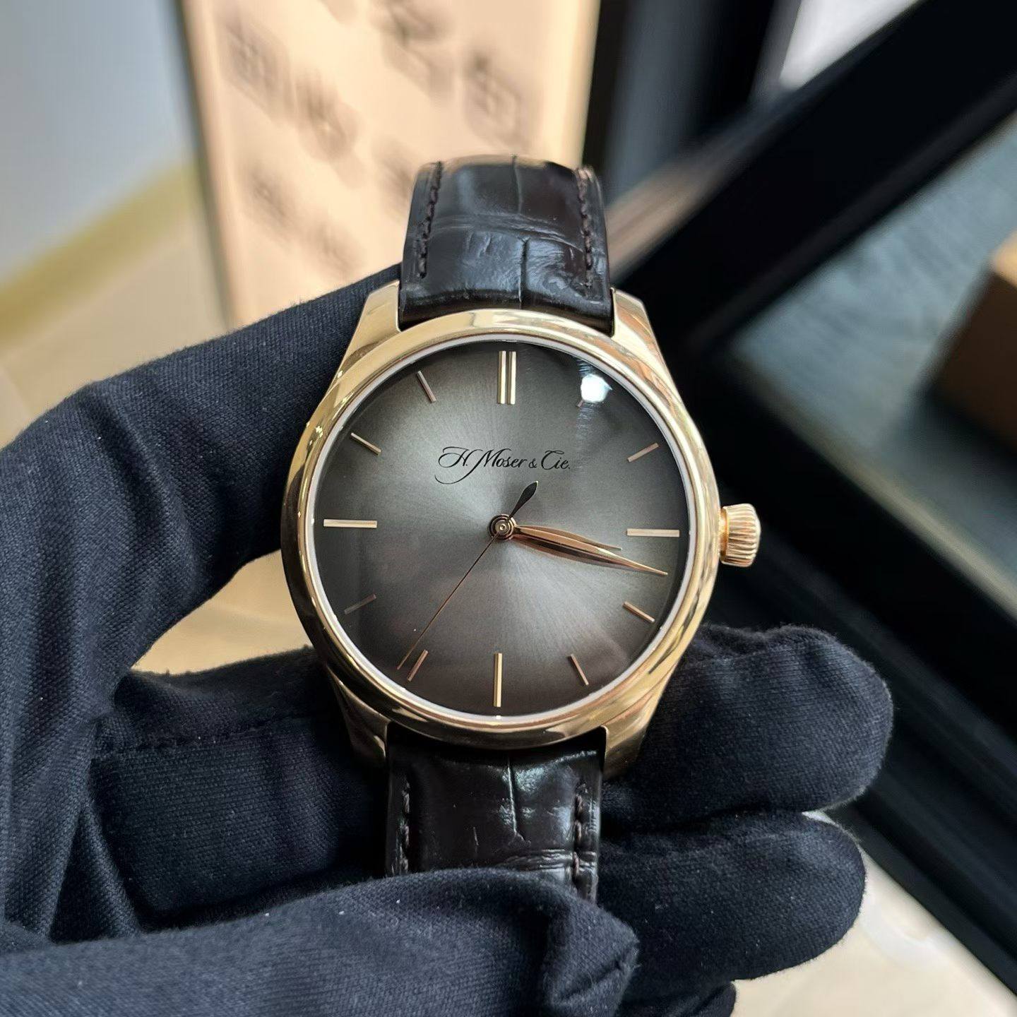 May be an image of wrist watch and text that says 'AMaseraCie E HMaser Cie ናሱ E ባክ'