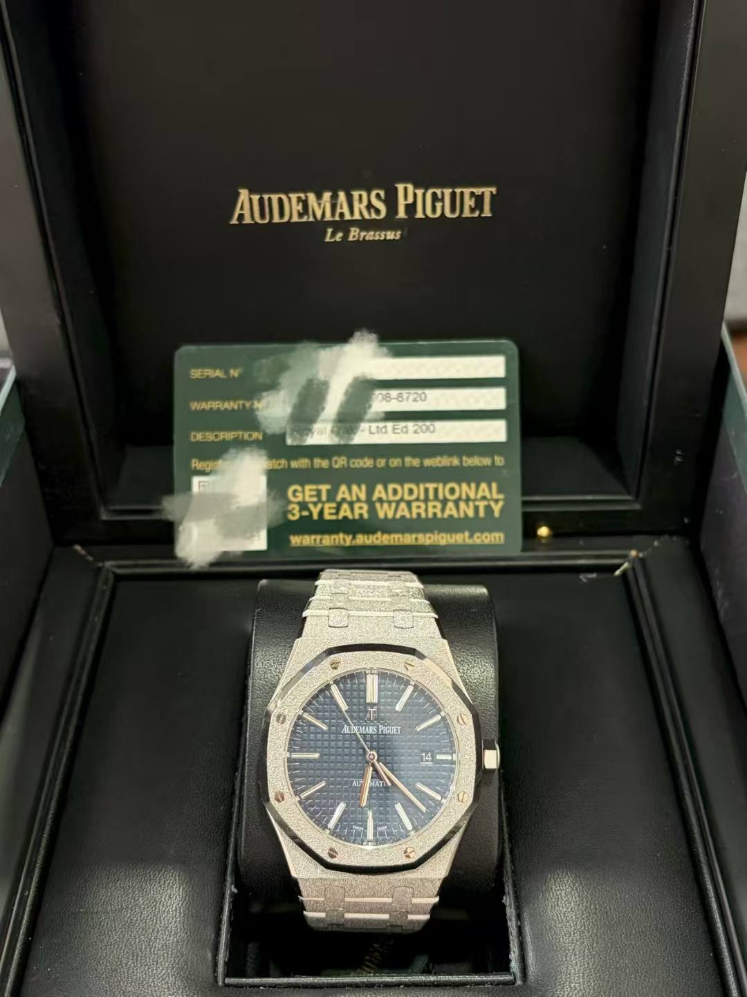 May be an image of wrist watch and text that says 'AUDEMARSPIGU LeBrassas Le Brassus AUDEMARS PIGUET SERIALN WARRANTY 06-8720 Regist Ltd LidEd20 Ed 200 C DESORIPTION atch…