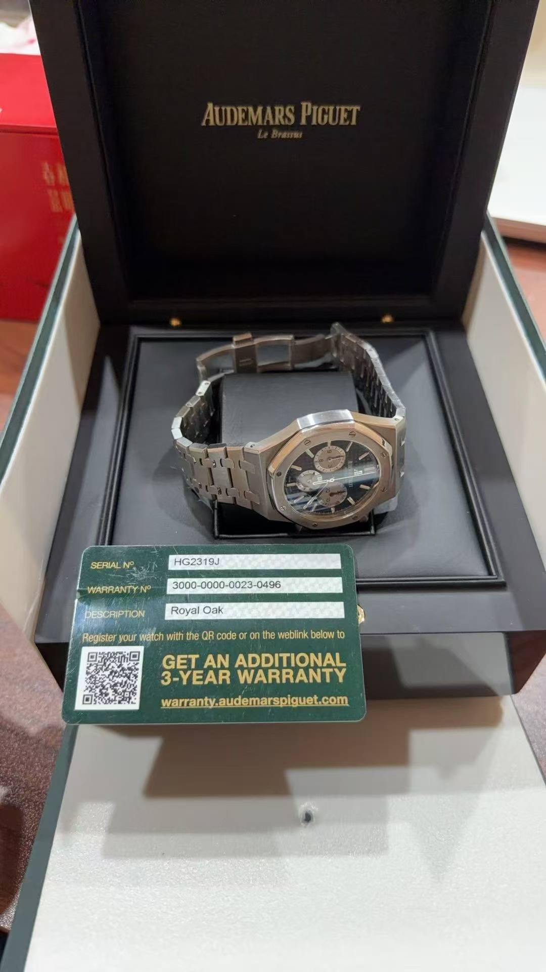 May be an image of digital watch and text that says 'AUDEMARSP PIGUET SERIAL N ي WARRANTYN HG2319J BESCRIPTION Royal Dak Register your watch with the the code oro 00 the weblink…