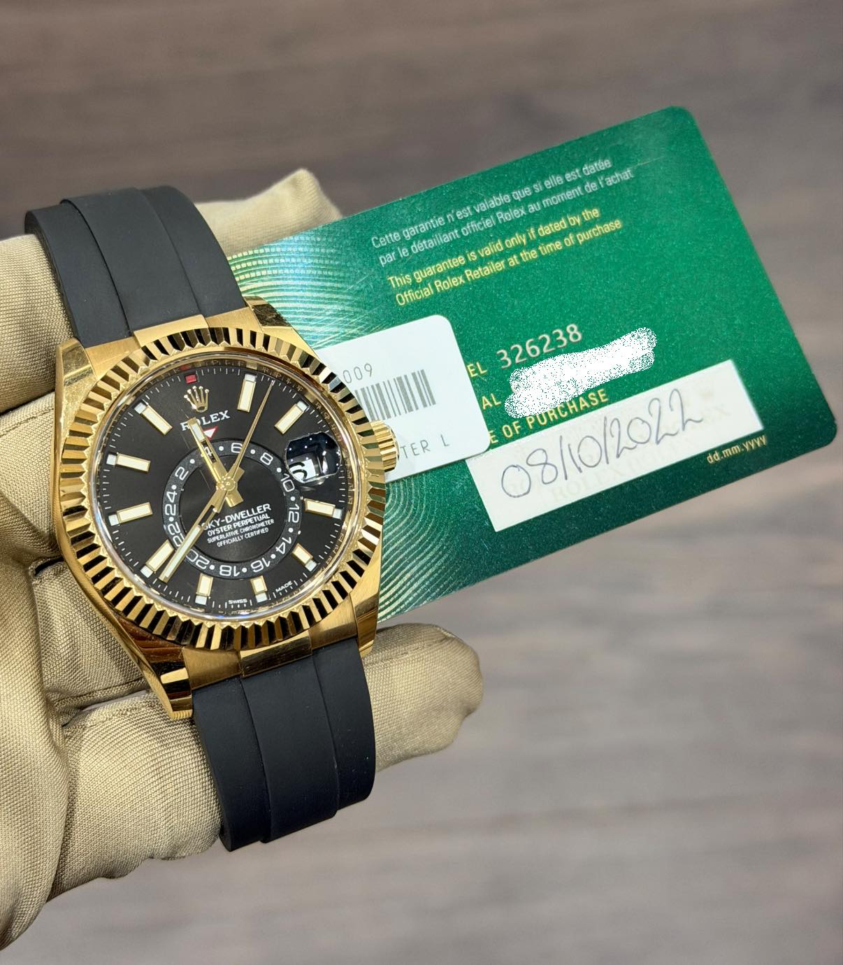 May be an image of money, wrist watch and text that says 'datée l'achat garantie est vralable officiel Cette detaikant cuarantee valid only parle time dated purchase This Official…