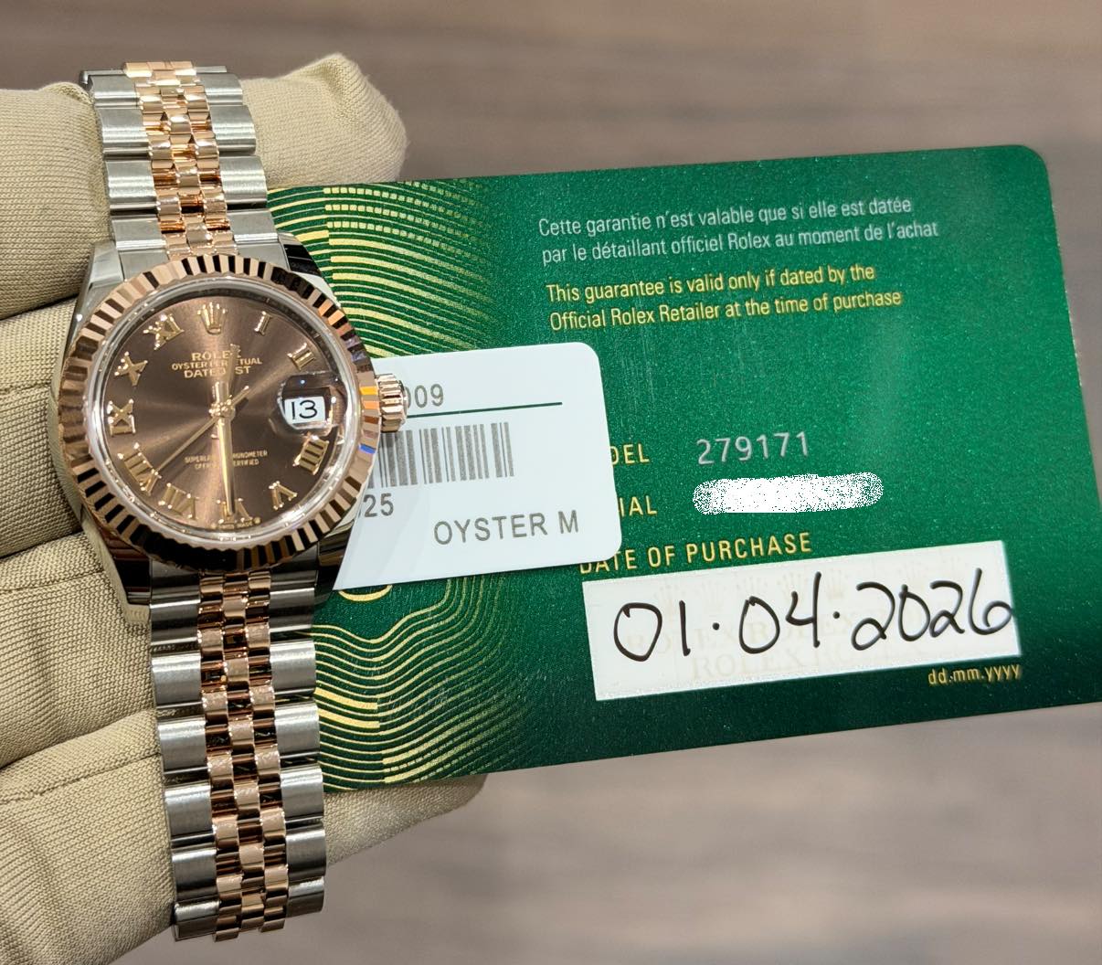 May be an image of wrist watch and text that says 'Cette garantie est able que si elle est datée moment de achat par détaillant officiel Rolex TERR DATE STARL II the This…