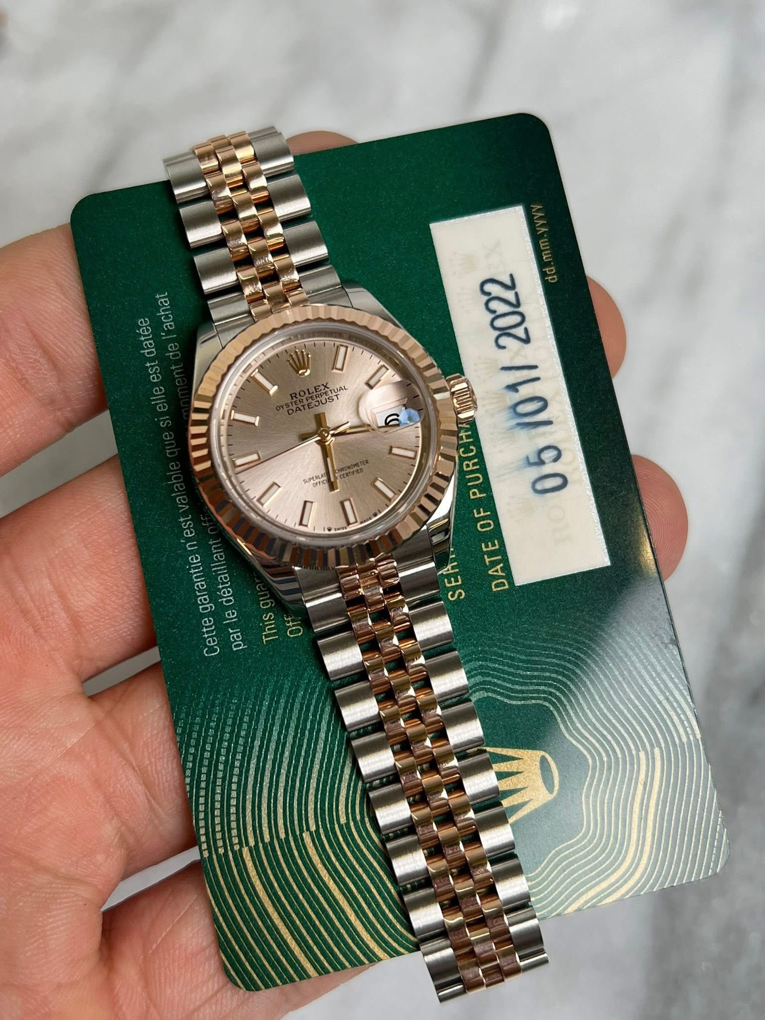 May be an image of wrist watch and text that says 'achat datee I فو I ATUAL oT 6 ህጣምና D 2022 UmI 01/ PURCH P 05 OF SER.. DATE E Cettegarantiene garantie detal Cette le par This…