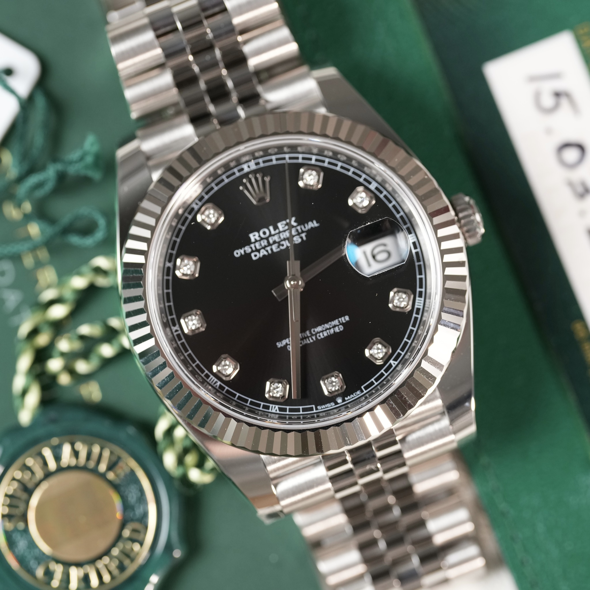 May be an image of wrist watch and text that says '5 · - 30 - W 12 TUAL OYS YSTEREE DATEJ ROLE ERPERE ES nII + 16 然 SUPE ECHRONONETER 优能告 YCERTIFIED IT K 線|'