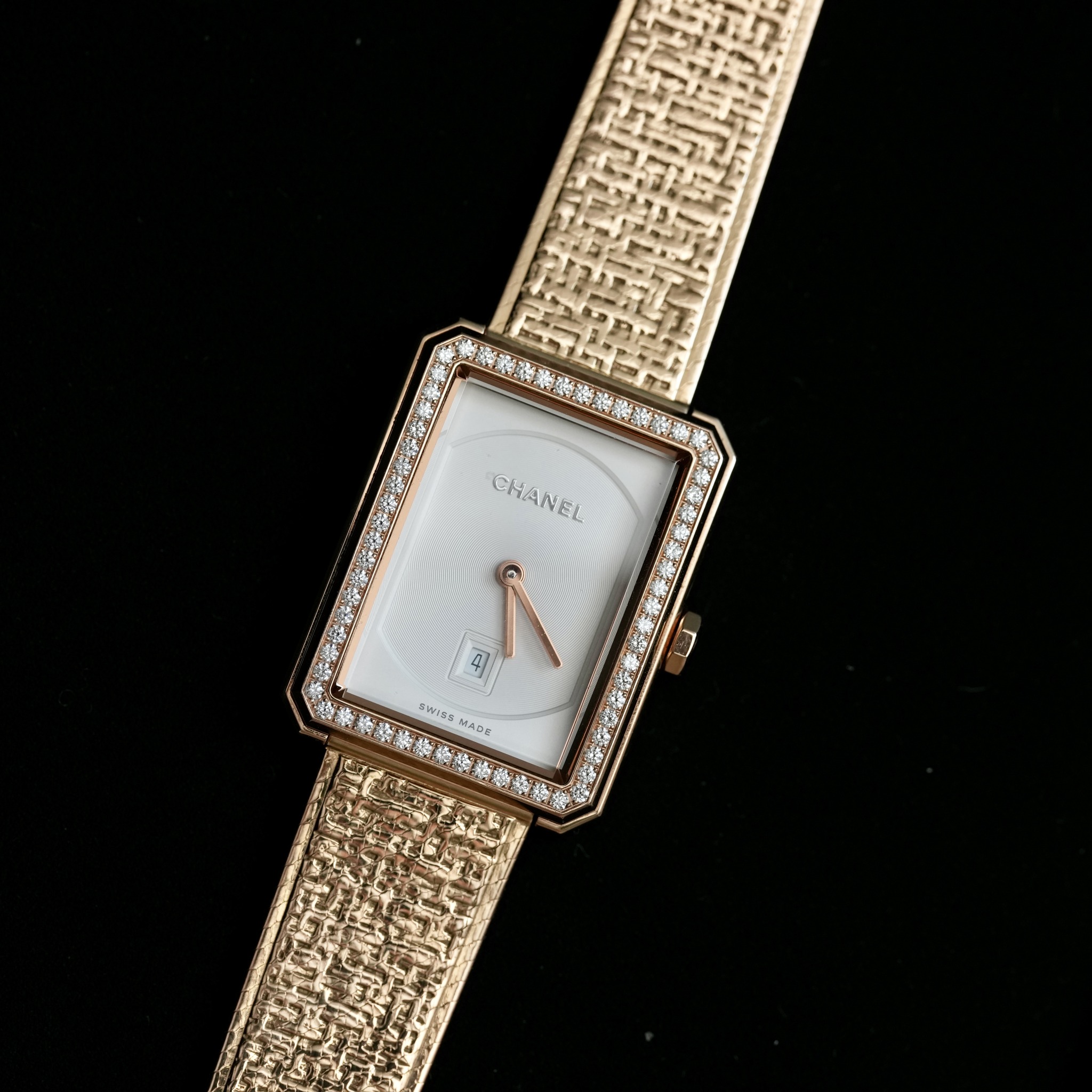 May be an image of digital watch, jewelry and text that says '南權語 CHANEL CHANEL NEL أ SWISS MADS コ'
