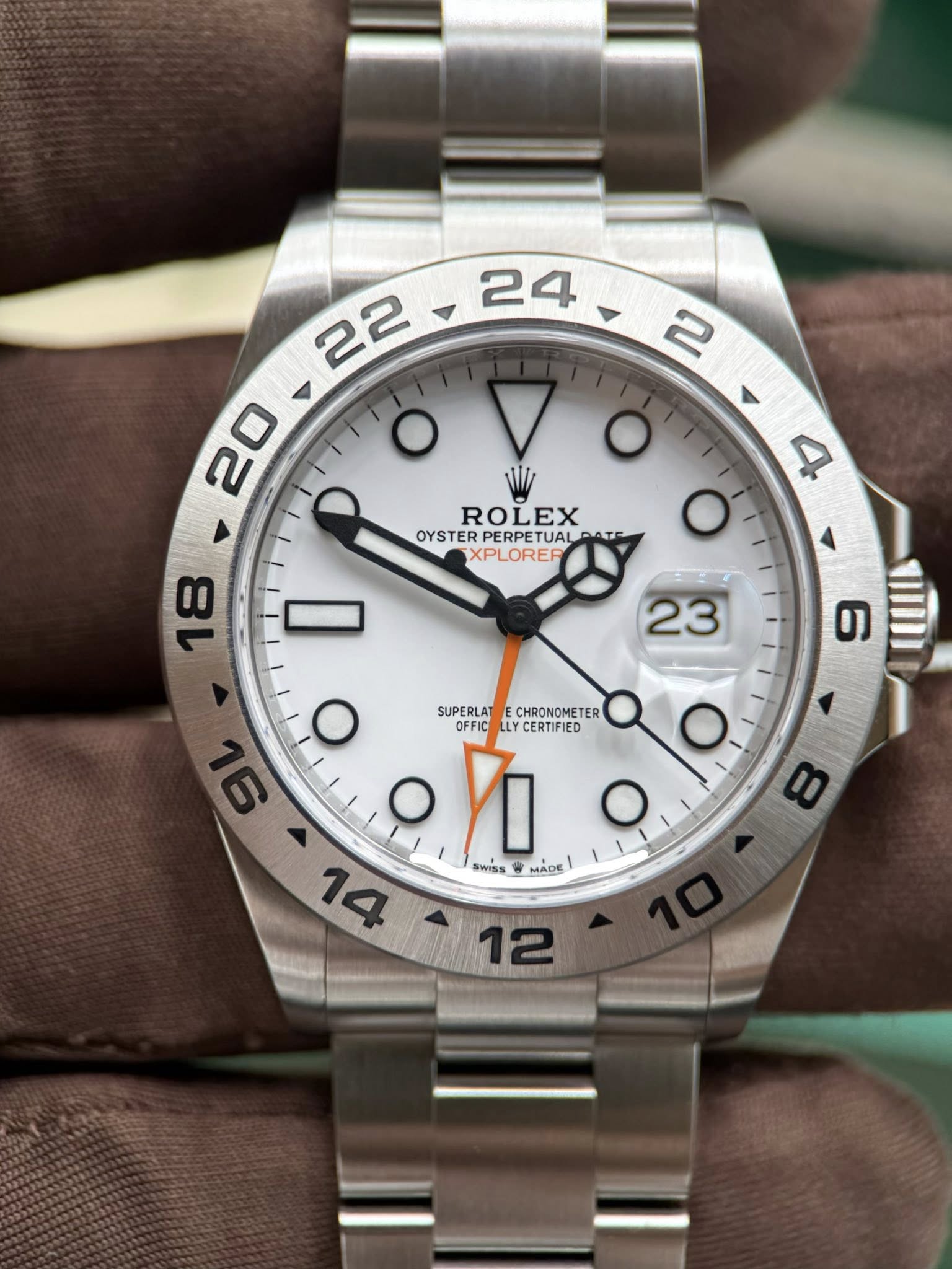 May be an image of wrist watch and text that says ' ٢ ROLEX OYSTER PERPETUAL PATE XPLORER 18 8 4 o 23 6 1III O O O SUPERLAT CHRONGMETE SUPERLAEONOMETER TE OFFIC LLYCERTIFIED 9 O И…