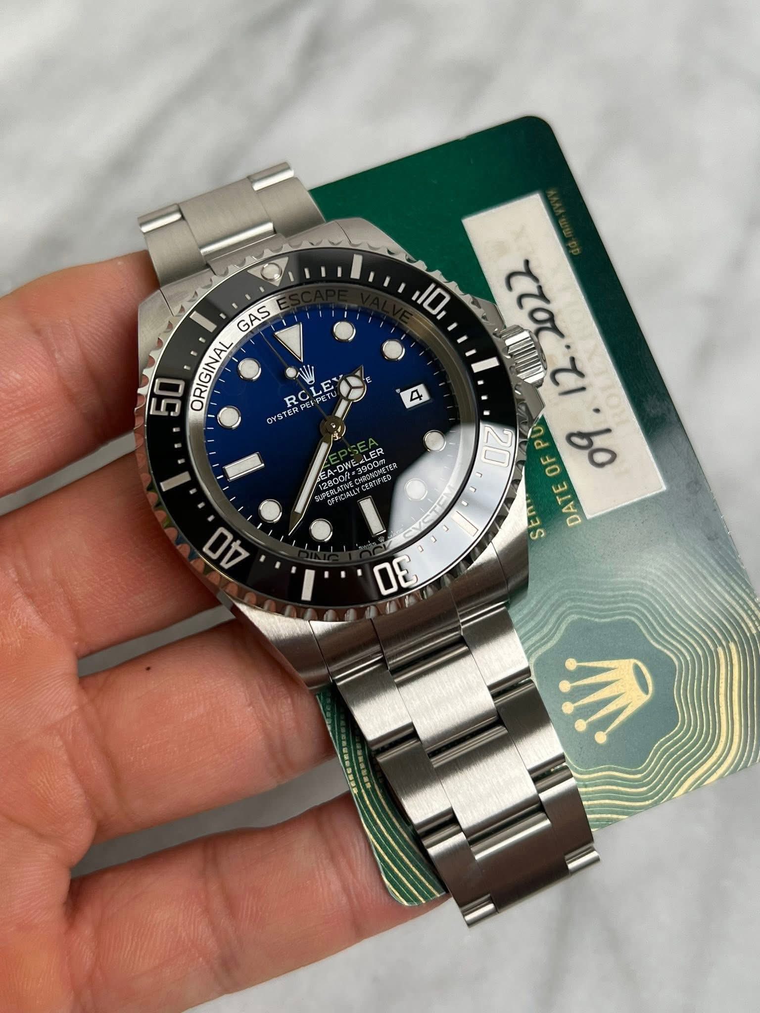 May be an image of wrist watch and text that says '10 GAS 50 ORIGINAL R 4 ER . P F OF 09 E DATE S 40 30'