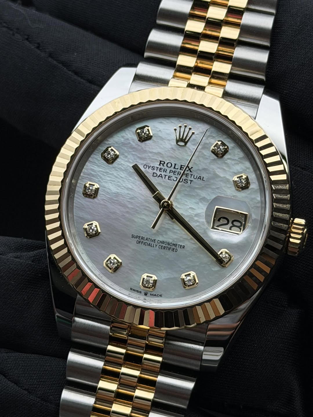 May be an image of wrist watch and text that says 'E ዽ LA W OYSTER ROLEX ROLES DATEJUST DATEJU PERPETUAL DAERPETUAL EJ PERP UST TUAL WAGM SUPER ATIVE OFFICIALLY CHRONOME CERTIFIED…