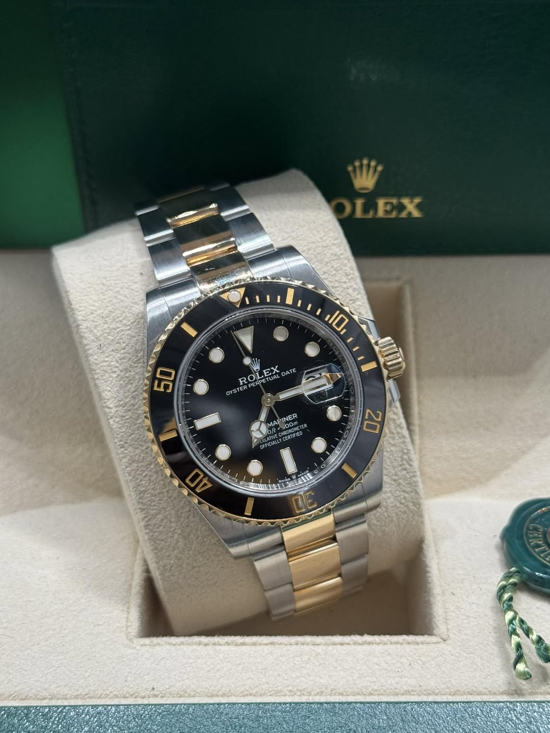 May be an image of wrist watch and text that says 'LEX 10 WI EX DATE tt EX 50 ste S MA MAX APINER ้ม S00me n 20 0 m 10 F 40'